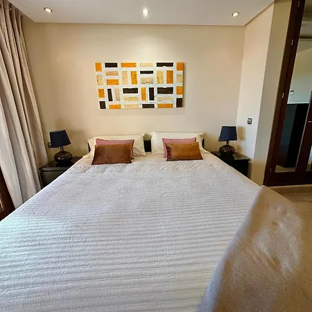5 Stars Beachfront Paradise - Seaview, Always Heated Pool, Gym, Sauna! Эстепона