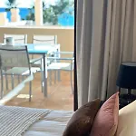5 Stars Beachfront Paradise - Seaview, Always Heated Pool, Gym, Sauna! 아파트