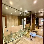 아파트 5 Stars Beachfront Paradise - Seaview, Always Heated Pool, Gym, Sauna!