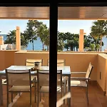 5 Stars Beachfront Paradise - Seaview, Always Heated Pool, Gym, Sauna!