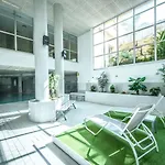 아파트 5 Stars Beachfront Paradise - Seaview, Always Heated Pool, Gym, Sauna!