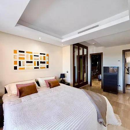 Apartament 5 Stars Beachfront Paradise - Seaview, Always Heated Pool, Gym, Sauna!