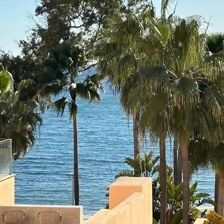 Apartament 5 Stars Beachfront Paradise - Seaview, Always Heated Pool, Gym, Sauna!