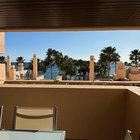 5 Stars Beachfront Paradise - Seaview, Always Heated Pool, Gym, Sauna! 아파트 *