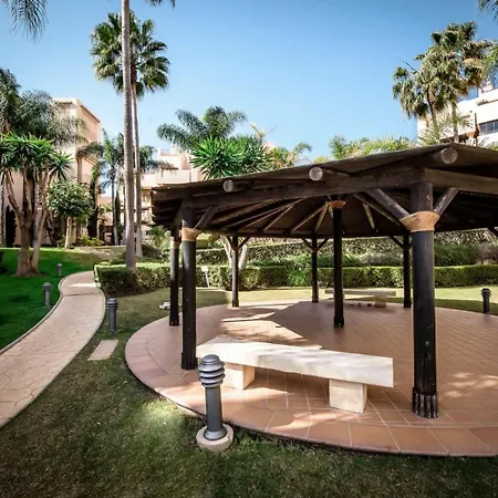 5 Stars Beachfront Paradise - Seaview, Always Heated Pool, Gym, Sauna! Lejlighed Estepona