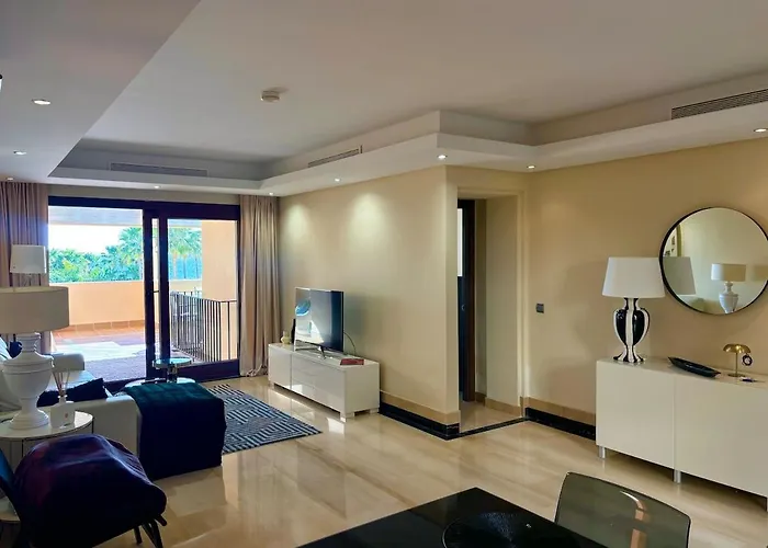 아파트 5 Stars Beachfront Paradise - Seaview, Always Heated Pool, Gym, Sauna!