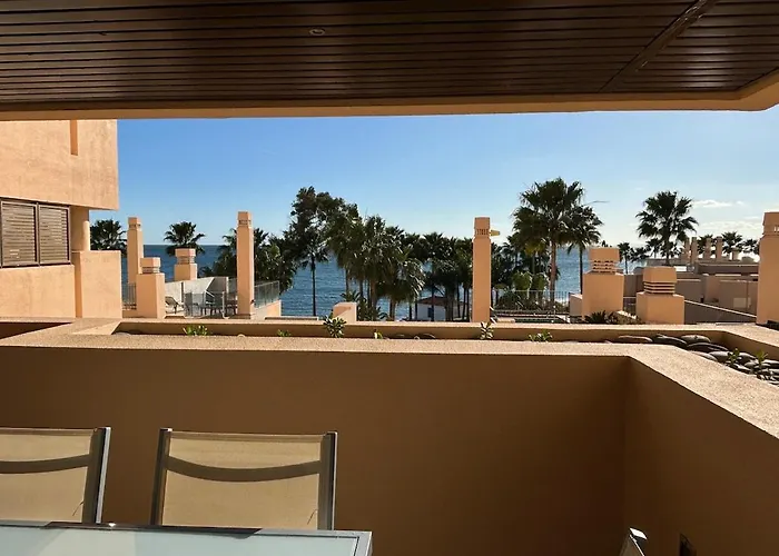 5 Stars Beachfront Paradise - Seaview, Always Heated Pool, Gym, Sauna! *