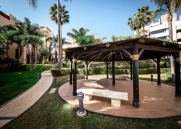 5 Stars Beachfront Paradise - Seaview, Always Heated Pool, Gym, Sauna! 아파트