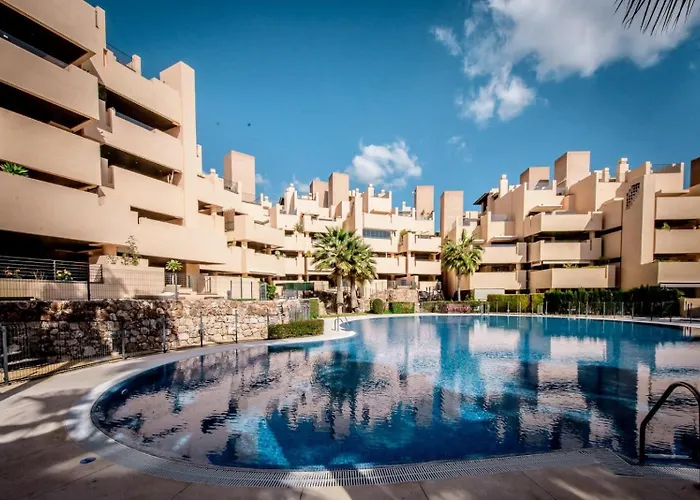 아파트 5 Stars Beachfront Paradise - Seaview, Always Heated Pool, Gym, Sauna!