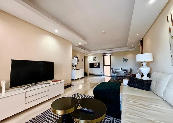 5 Stars Beachfront Paradise - Seaview, Always Heated Pool, Gym, Sauna! *