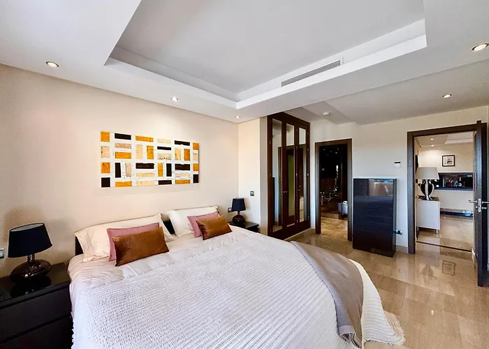 5 Stars Beachfront Paradise - Seaview, Always Heated Pool, Gym, Sauna! 아파트