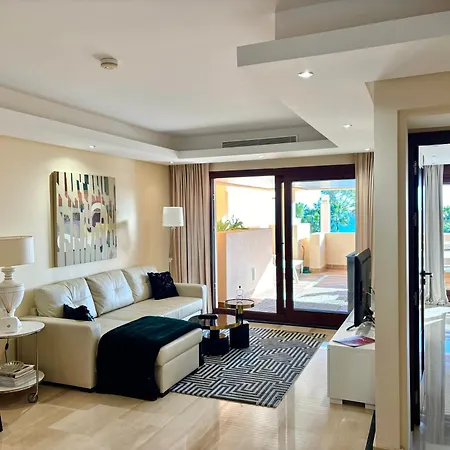 5 Stars Beachfront Paradise - Seaview, Always Heated Pool, Gym, Sauna! Апартаменти