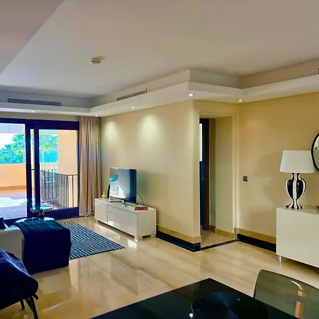 5 Stars Beachfront Paradise - Seaview, Always Heated Pool, Gym, Sauna! Апартаменти Естепона