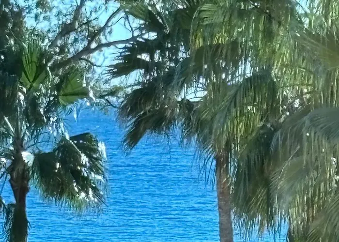 Апартаменти 5 Stars Beachfront Paradise - Seaview, Always Heated Pool, Gym, Sauna! *