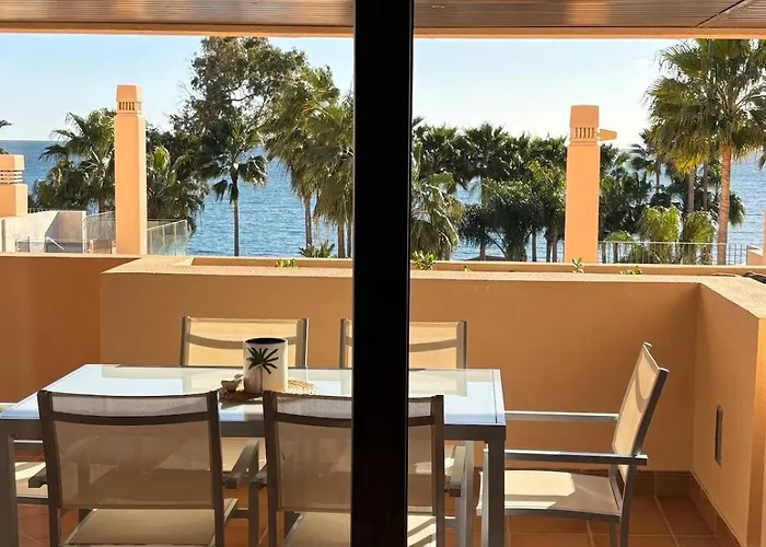 5 Stars Beachfront Paradise - Seaview, Always Heated Pool, Gym, Sauna!