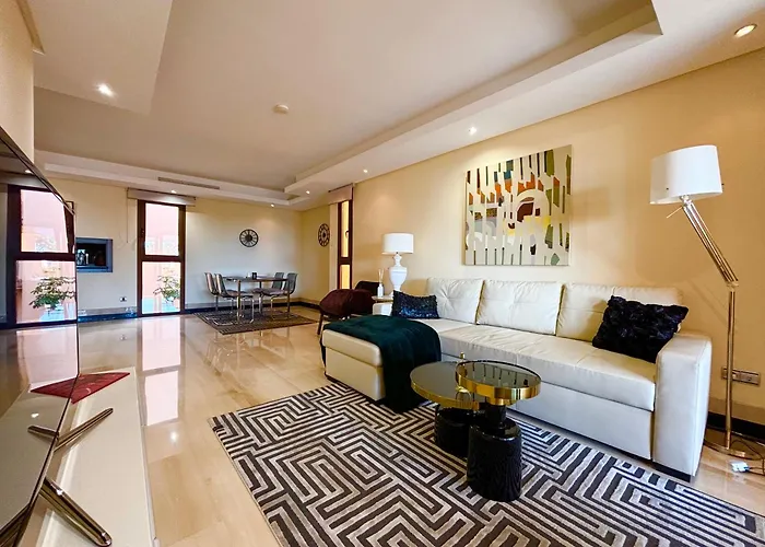 5 Stars Beachfront Paradise - Seaview, Always Heated Pool, Gym, Sauna! Естепона