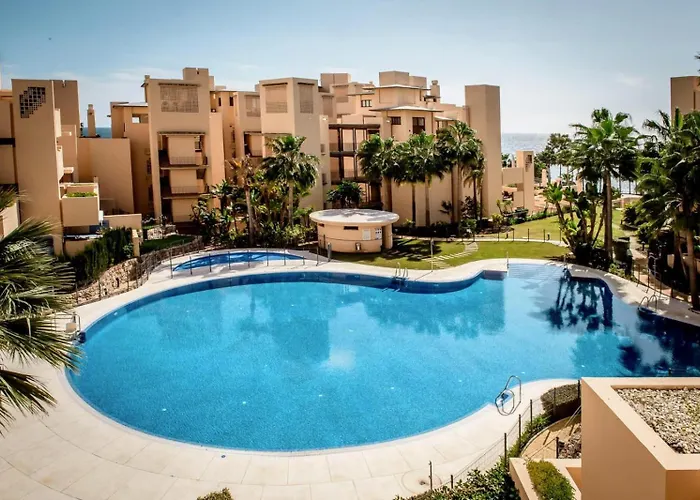 5 Stars Beachfront Paradise - Seaview, Always Heated Pool, Gym, Sauna! * Естепона